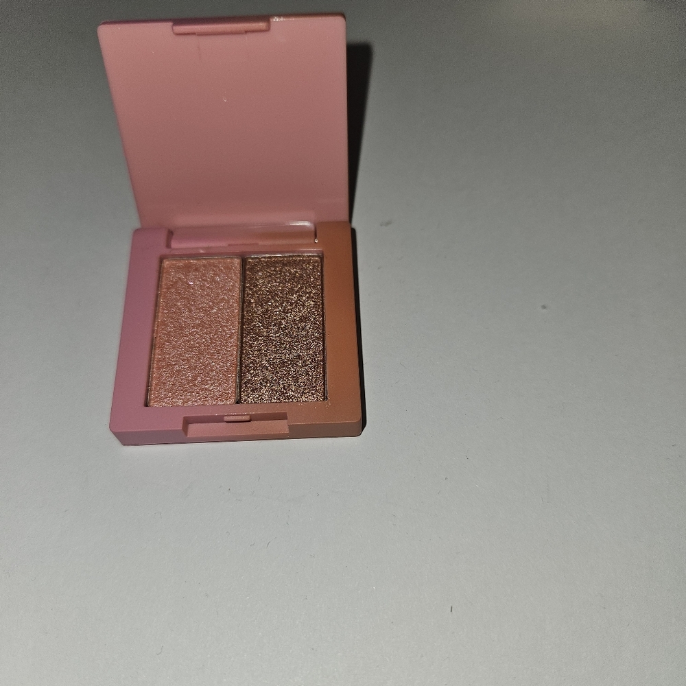 F.A.R.A.H Dual Eyeshadow in Forget Me Not and Nectar - Picture 2 of 5